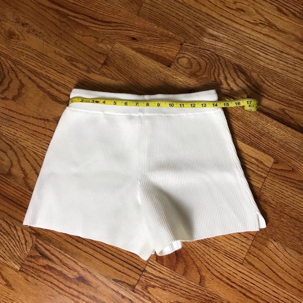 Abercrombie Women's Cream Knit Shorts - Picture 6 of 7